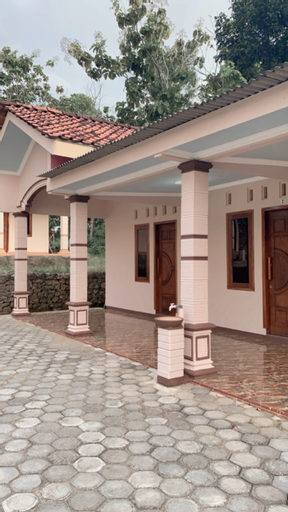 Exterior & Views 1, Rizqi Homestay, Pacitan