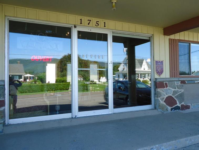 Exterior & Views 1, Motel Carleton Sur Mer, Avignon