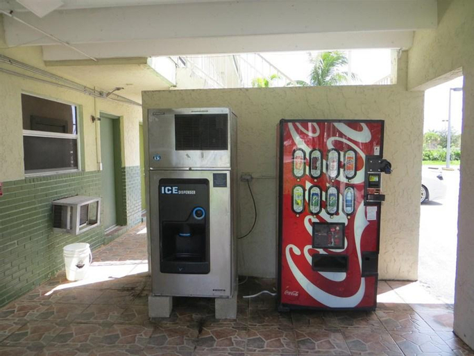 Food & Drinks, Country Lodge, Miami-Dade