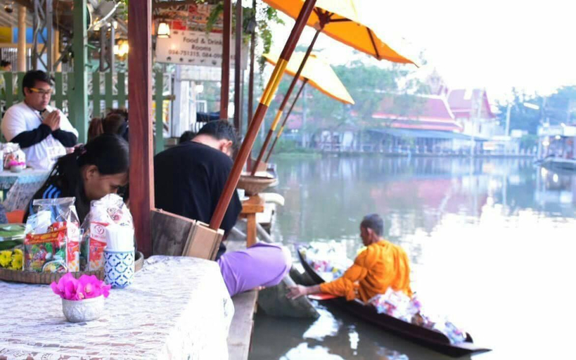 Others 3, Baanrak Amphawa, Amphawa
