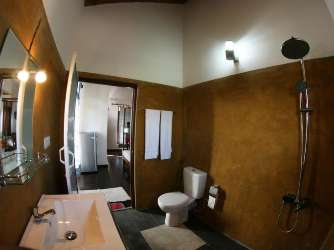 Bathroom 2, Lahiru Villa, Galle Four Gravets