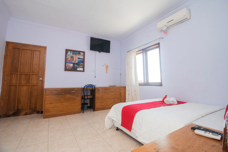 Bedroom 5, RedDoorz near Pantai Boom, Banyuwangi