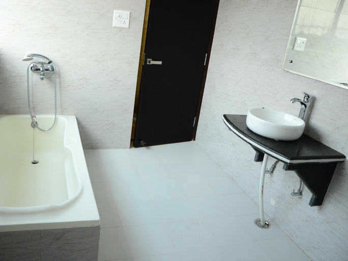Bathroom, Hotel Om Palace, Jaipur