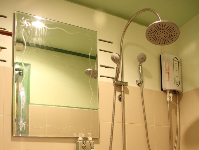 Bathroom 1, Baanrak Amphawa, Amphawa