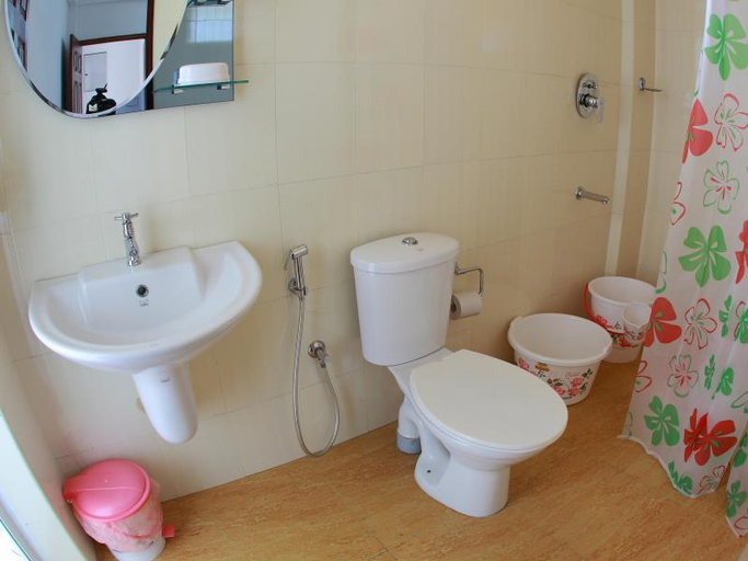Bathroom 2, Phils' Residency, Ernakulam