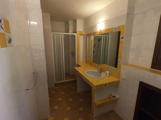 Bathroom 2, VILLA LENTISCO, Cagliari