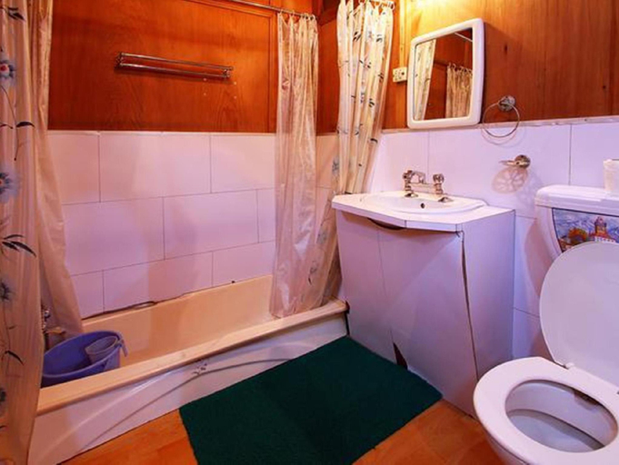 Bathroom 4, Lake Victoria Group of Houseboats, Srinagar