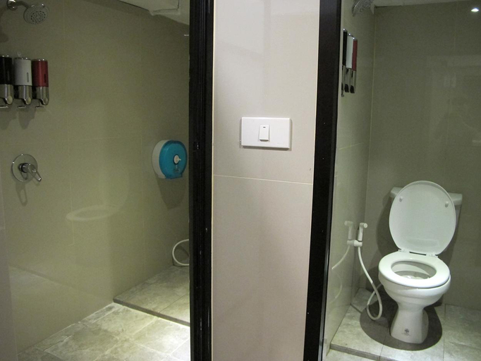 Bathroom 5, Cloud Nine Lodge Hotel, Ratchathewi
