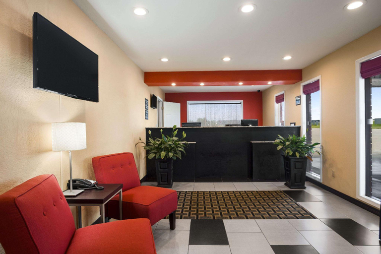 Public Area, Super 8 by Wyndham Henryetta, Okmulgee