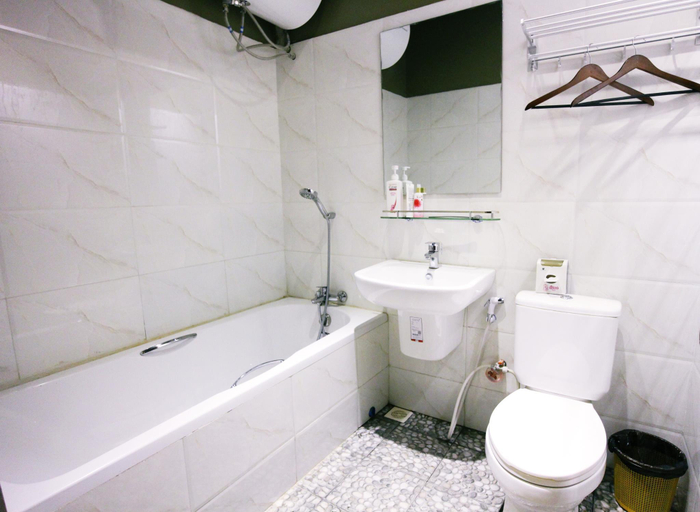 Bathroom, Perfect Hotel, Mandalay