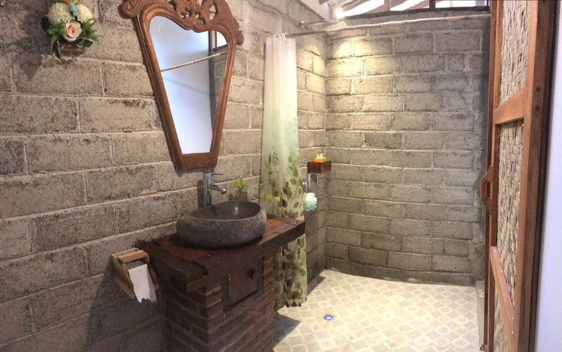 Bathroom 5, Diana's Homestay, Banyuwangi