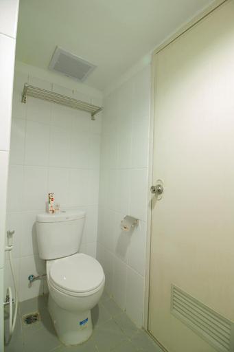 Bathroom 4, OYO Flagship 1260 Sentraland Karawang, Karawang