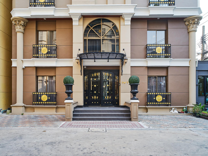 Exterior & Views 24