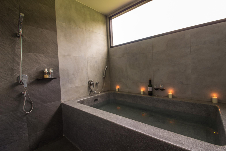 Bathroom 4, Chevin Khaoyai, Pak Chong