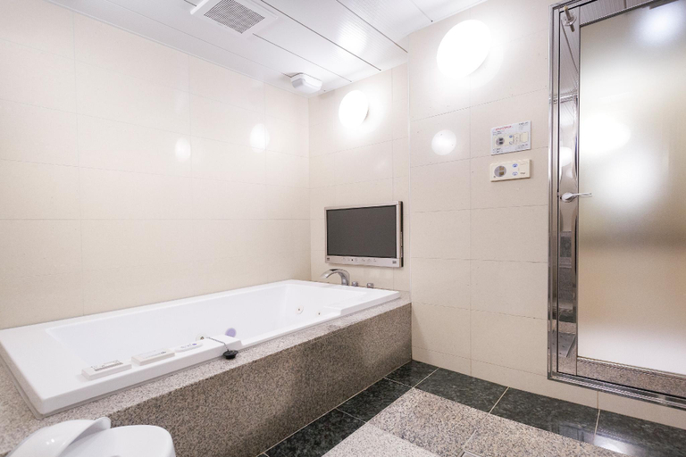 Bathroom 3, Lucky Sun, Nishinomiya