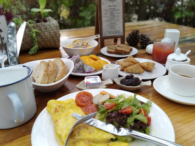Food & Drinks 4, Hillock Villa, Taunggye