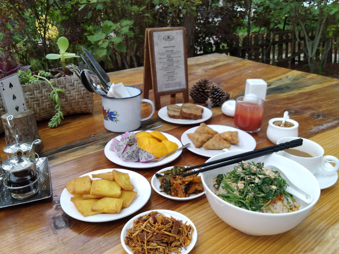 Food & Drinks 3, Hillock Villa, Taunggye