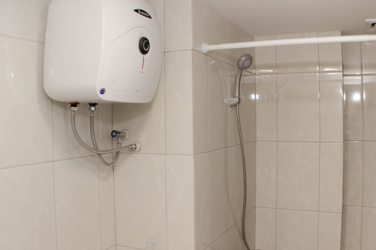 Bathroom 5, Modern 2BR at Springlake Summarecon Bekasi Apartment By Travelio, Bekasi