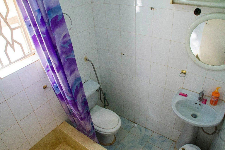 Bathroom, Country Inn Masindi, Buruli
