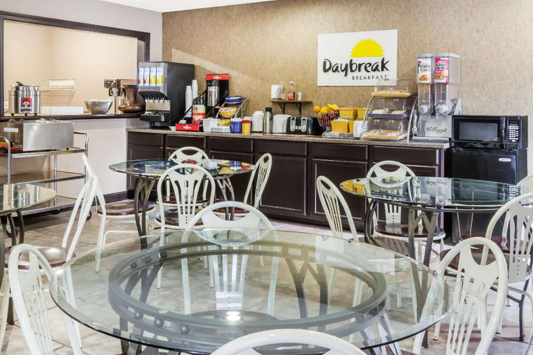Food & Drinks, Days Inn & Suites by Wyndham New Iberia, Iberia