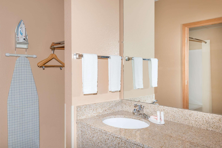Bathroom 4, Super 8 By Wyndham Fort Dodge Ia, Webster