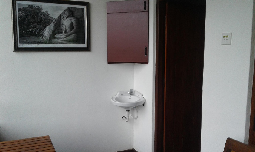 Bathroom 3, Lake Cabin, Thamankaduwa
