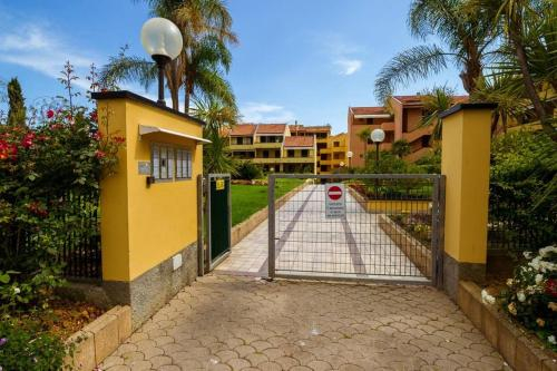Garage, Piscina, Accesso a Mare e Pista Ciclabile, Imperia