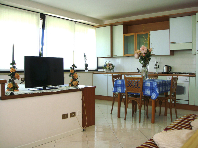 Others 5, Appartamenti America, Brescia