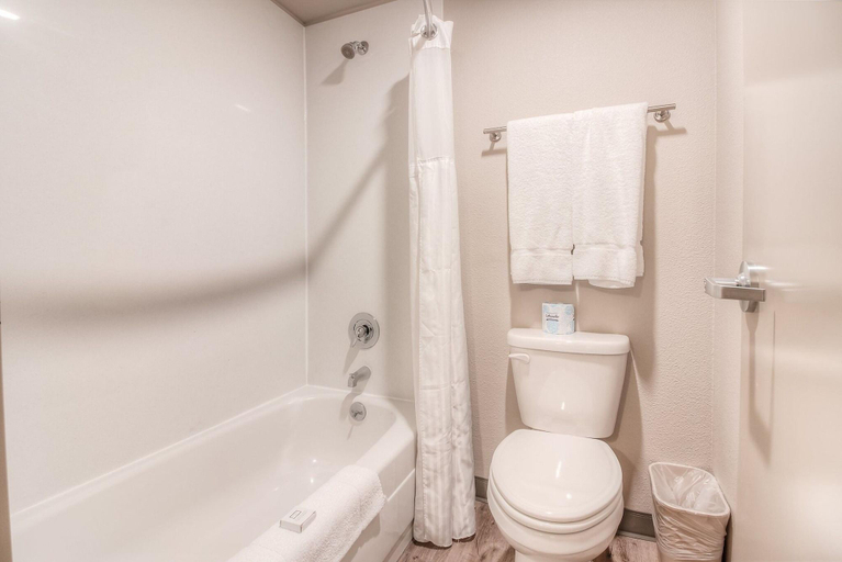Bathroom 4, The Hotel Y, a Dazzler Select by Wyndham, Yakima