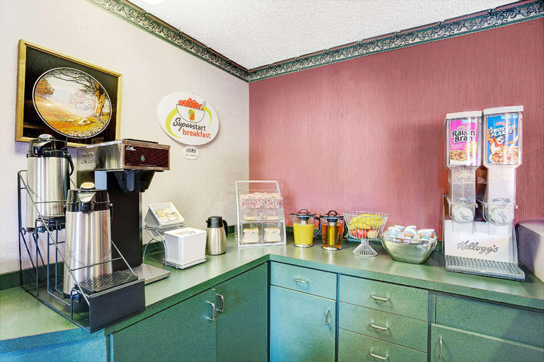 Food & Drinks, Super 8 by Wyndham Griffin, Spalding