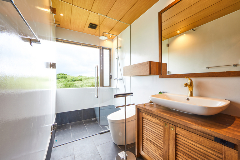 Bathroom 5, relax kouri villa Rekrrr, Nakijin