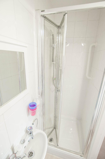 Bathroom 4, Elim Bank Guest House, Cumbria