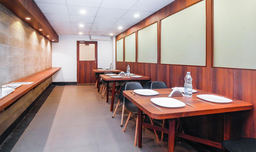 Food & Drinks 5, Treebo Green View, Park Circus, Kolkata