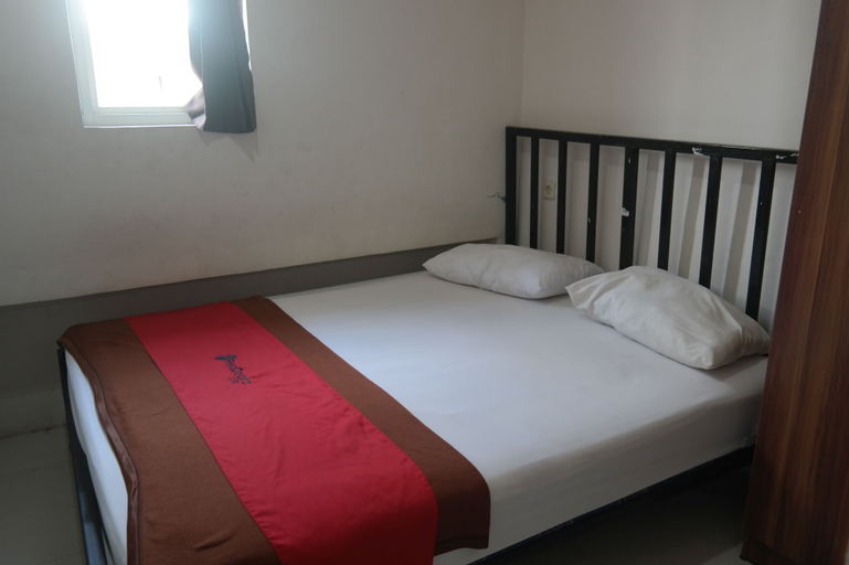 Bedroom 4, RedDoorz @ Jalan Somba Opu Losari, Makassar