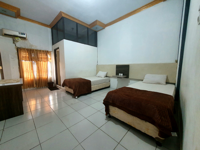 Bedroom 5, OYO 91097 Hotel Atika, Sarolangun