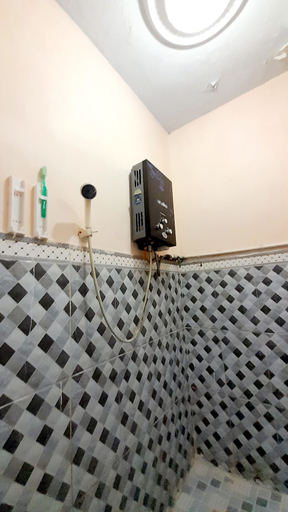 Bathroom 5, Homestay Merpati Dieng Syariah RedPartner, Wonosobo