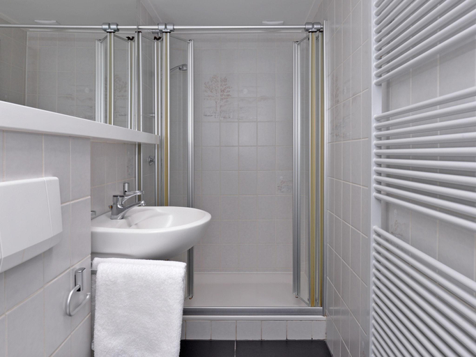 Bathroom, Waterfront Getaway in Kamperland