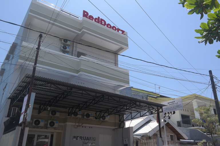 Exterior & Views 3, RedDoorz near Mall Ratu Indah 3, Makassar