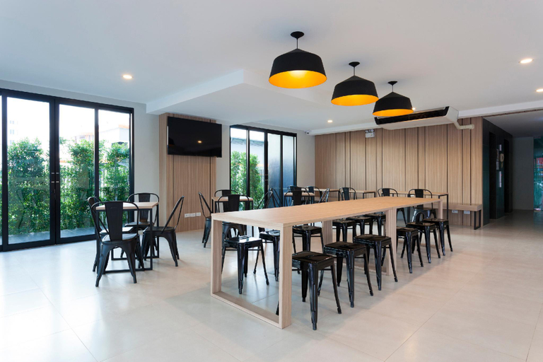 Food & Drinks 5, Easy Hotel 2, Muang Lamphun