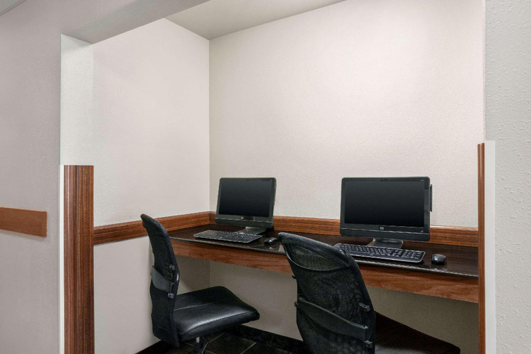 Public Area 2, Travelodge by Wyndham McAlester, Pittsburg