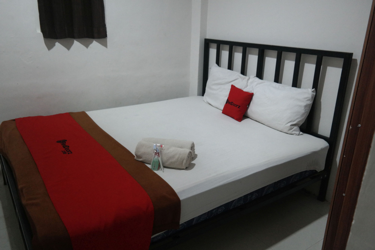 Bedroom 4, RedDoorz @ Jalan Somba Opu Losari, Makassar