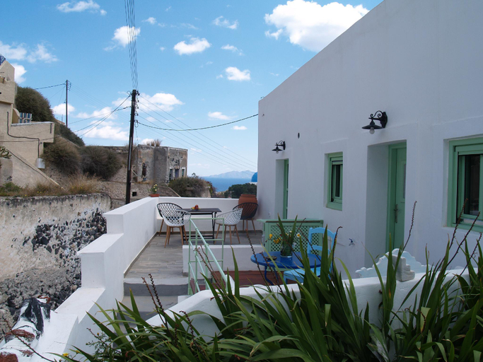 Others 2, Mythos Traditional Stonehouse, South Aegean