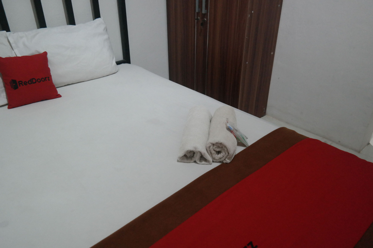 Bedroom 5, RedDoorz @ Jalan Somba Opu Losari, Makassar