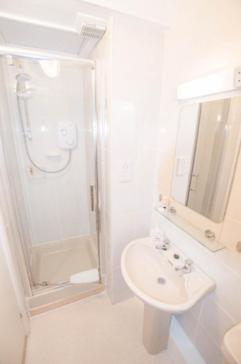 Bathroom 4, Elim Bank Guest House, Cumbria
