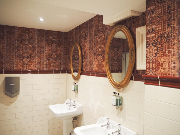 Bathroom 4, The Royal Kings Arms Lancaster, Lancashire