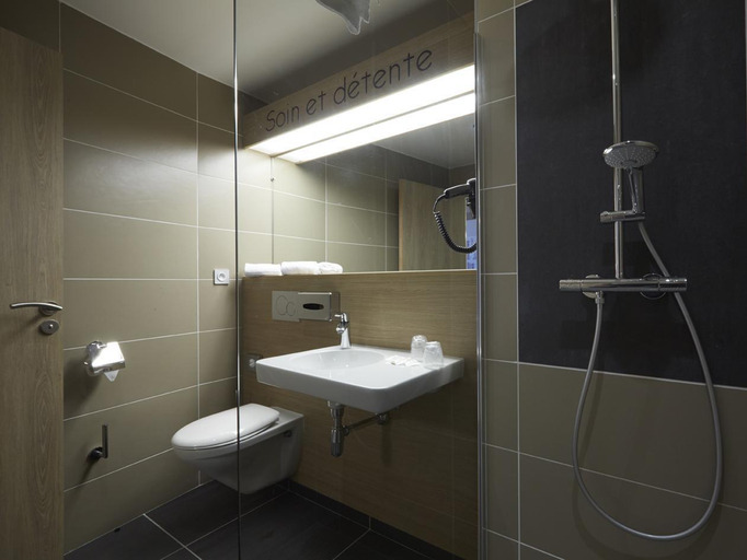 Bathroom 4, Kyriad Angers - Beaucouze, Maine-et-Loire