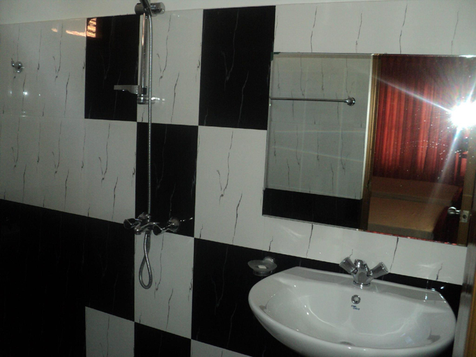 Bathroom 5, Cannel Side Guest House, Thamankaduwa