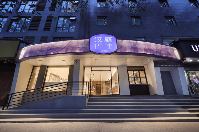 Exterior & Views 13