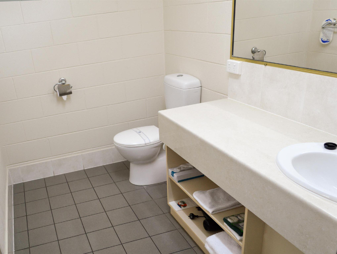 Bathroom 4, Best Western Bundaberg City Motor Inn, Bundaberg