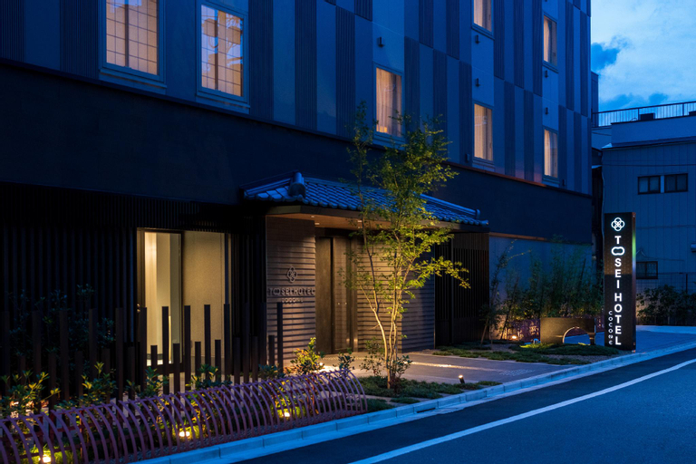 Exterior & Views 30